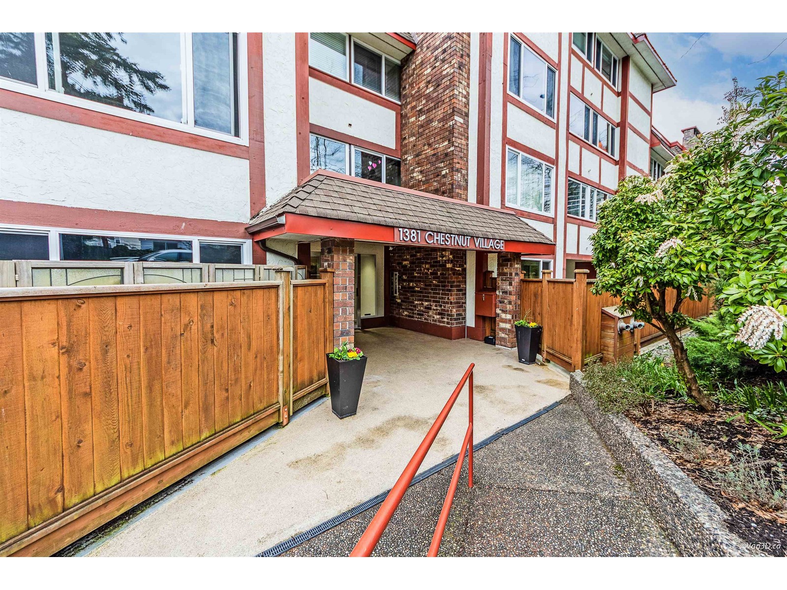 207 1381 MARTIN STREET, White Rock real estate listing R2982949