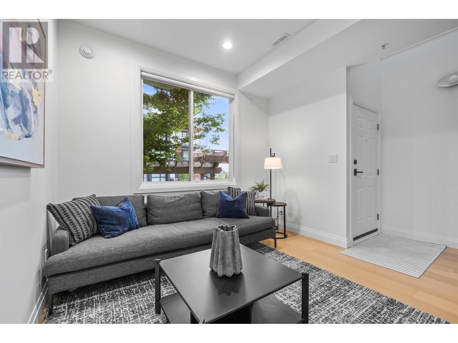 106 E 26TH STREET, North Vancouver