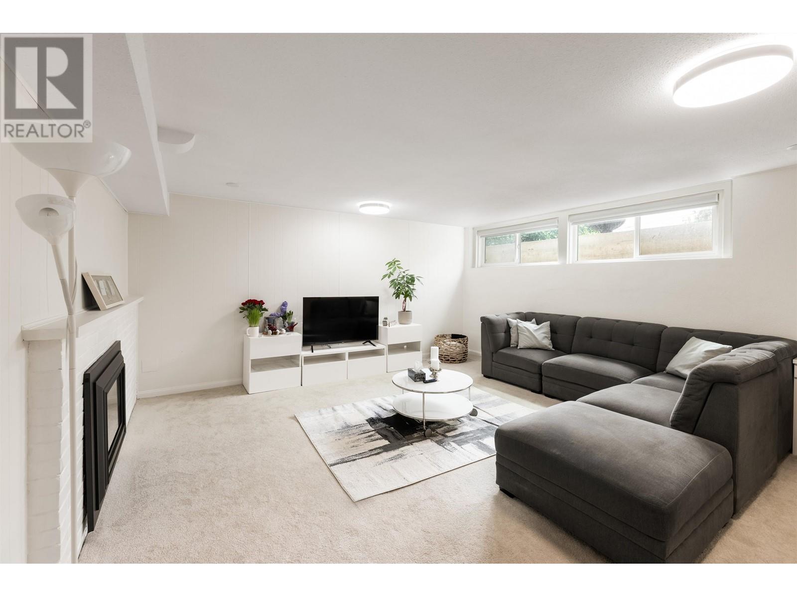 3950 TRENTON PLACE, North Vancouver