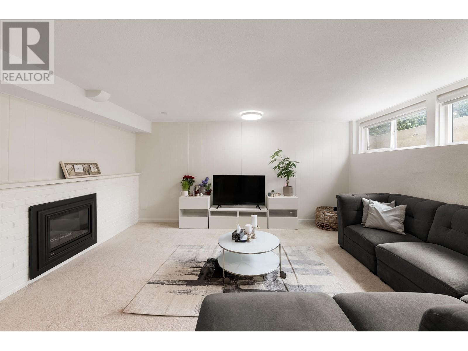 3950 TRENTON PLACE, North Vancouver