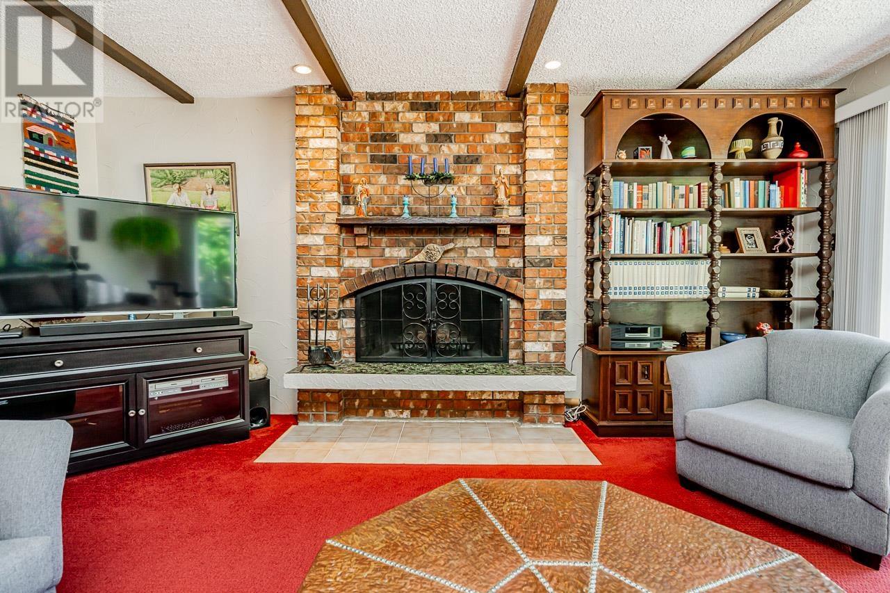 6436 BRUCE STREET, West Vancouver