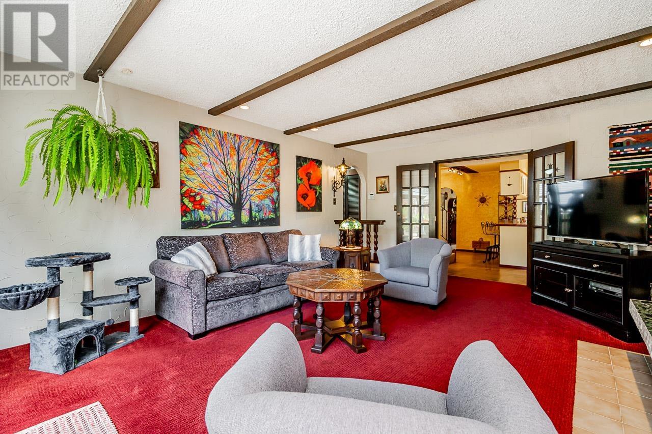 6436 BRUCE STREET, West Vancouver
