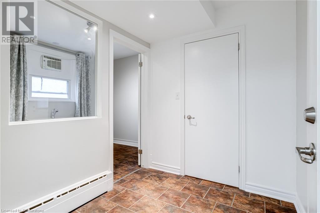 Photo 35 of 15 Empress Avenue, Hamilton ON