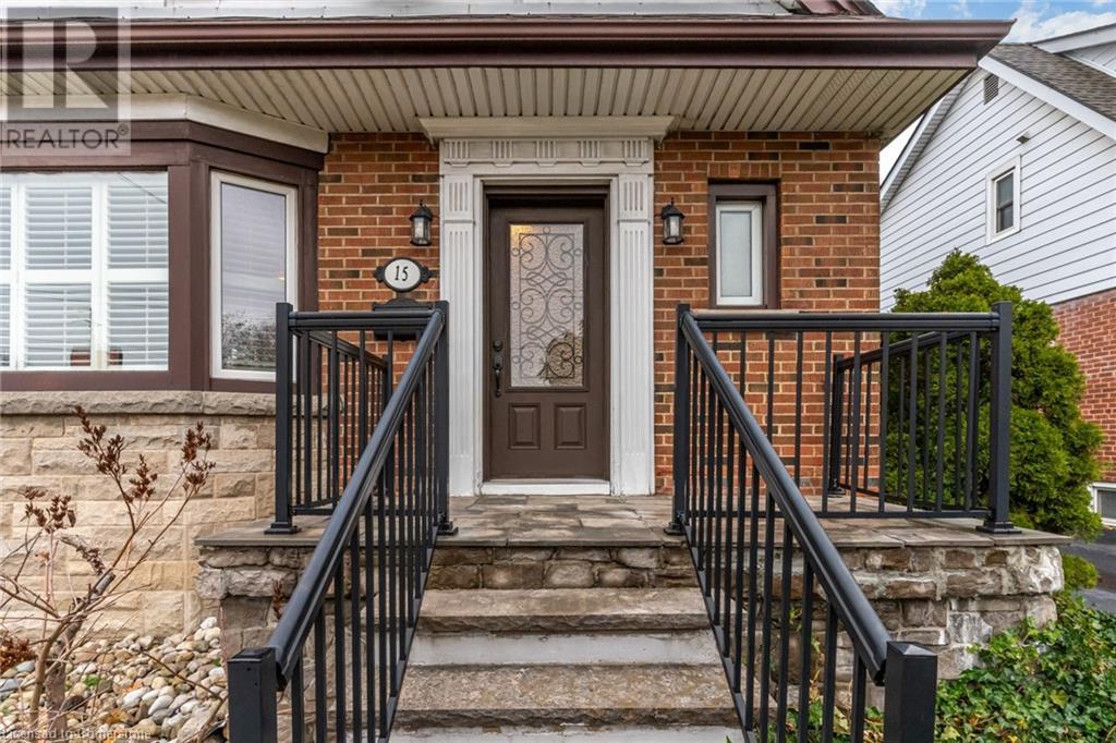 Photo 33 of 15 Empress Avenue, Hamilton ON
