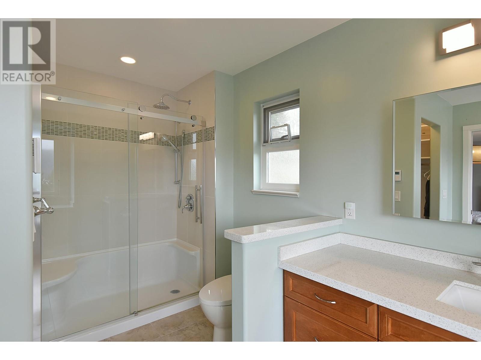 6274 FAIRWAY AVENUE, Sechelt