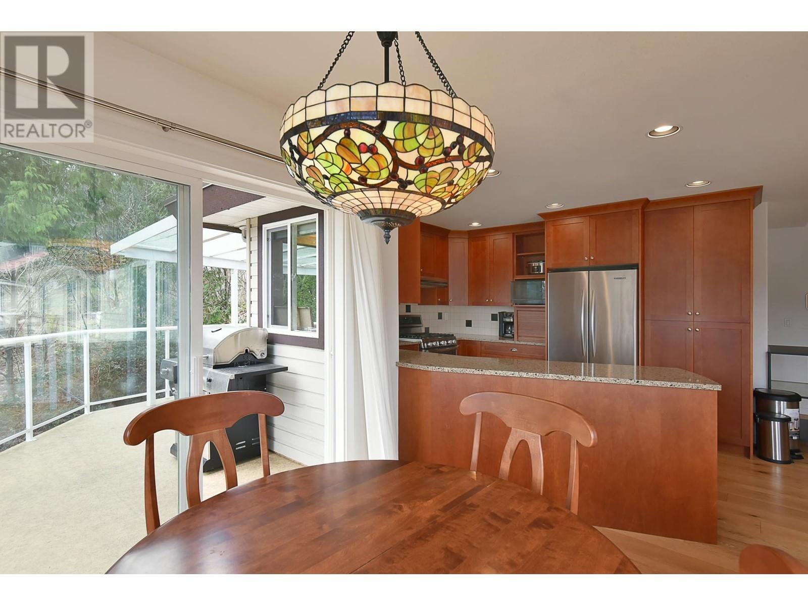 6274 FAIRWAY AVENUE, Sechelt