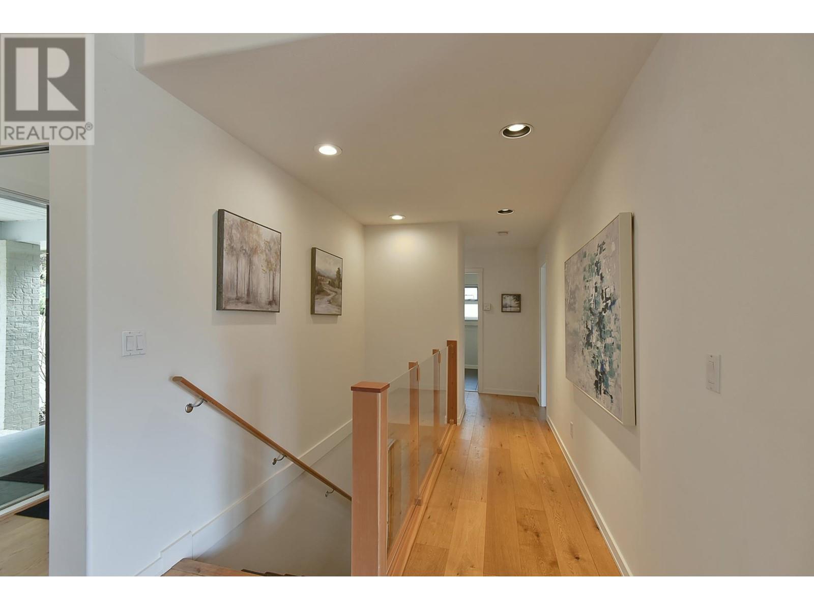 6274 FAIRWAY AVENUE, Sechelt