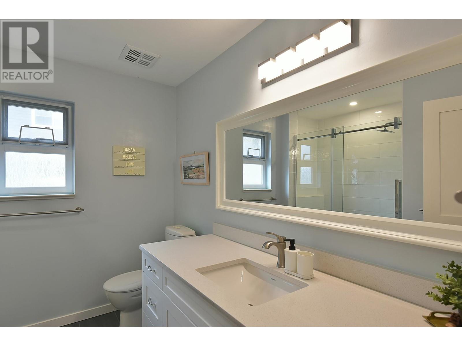 6274 FAIRWAY AVENUE, Sechelt