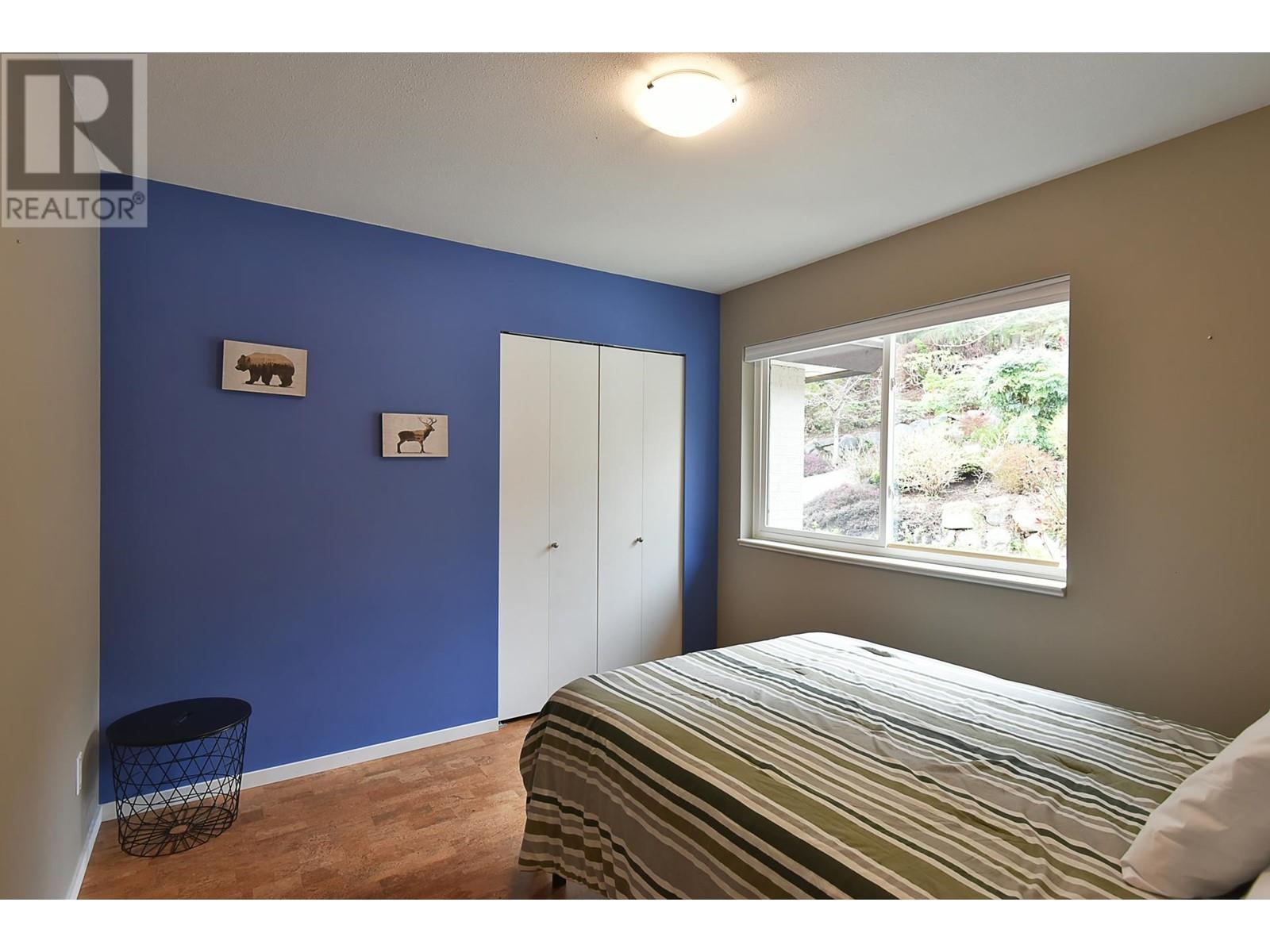6274 FAIRWAY AVENUE, Sechelt