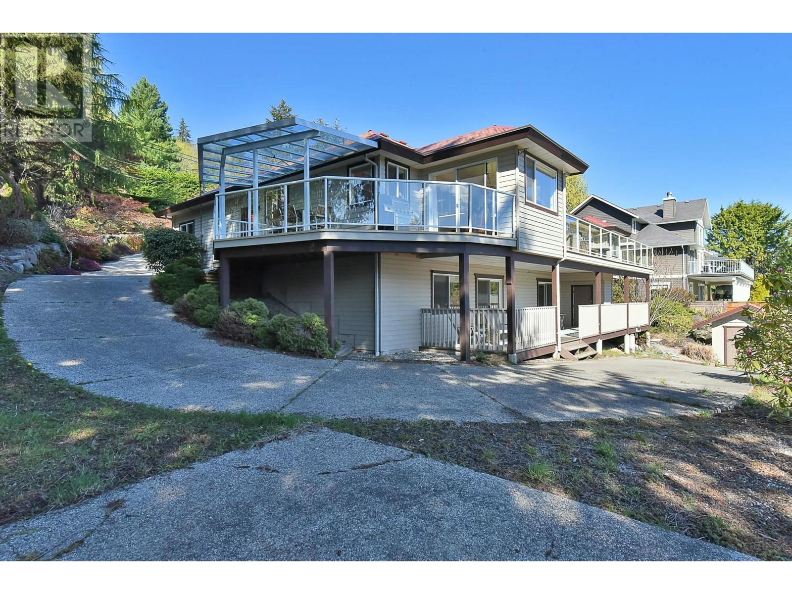 6274 FAIRWAY AVENUE, Sechelt