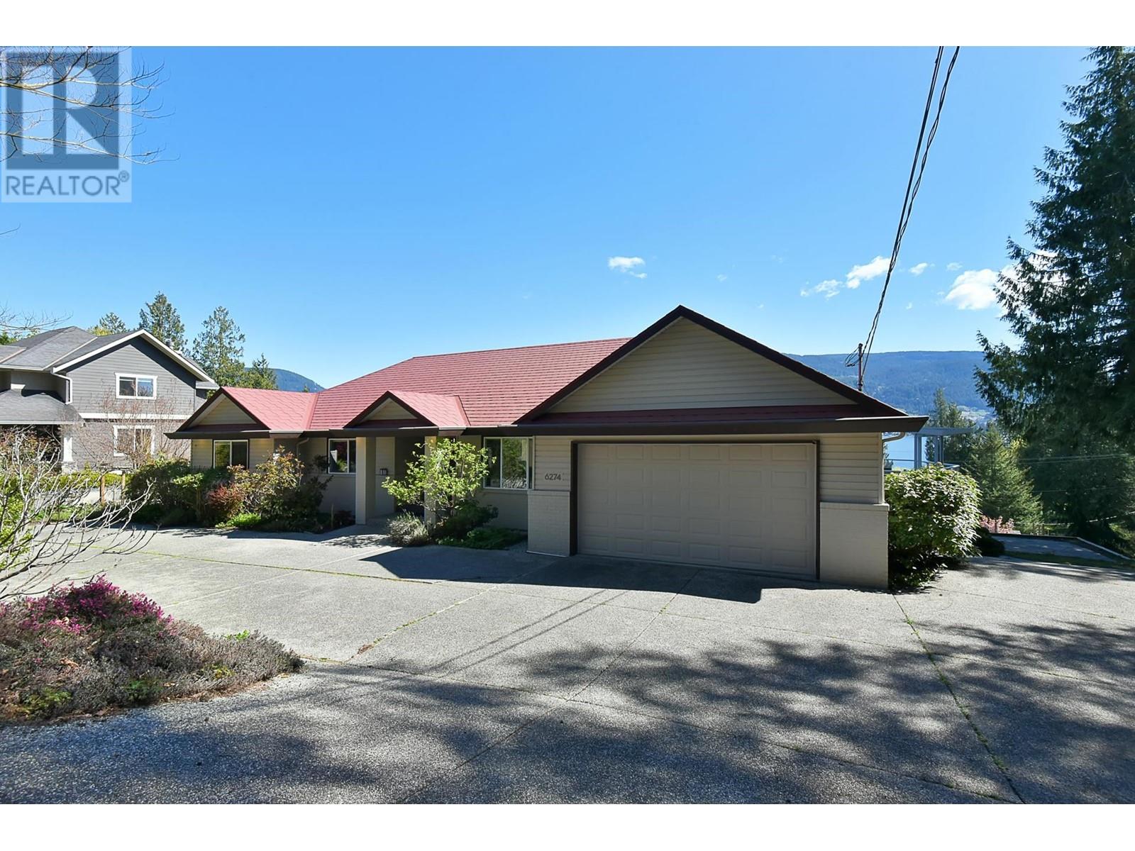 6274 FAIRWAY AVENUE, Sechelt