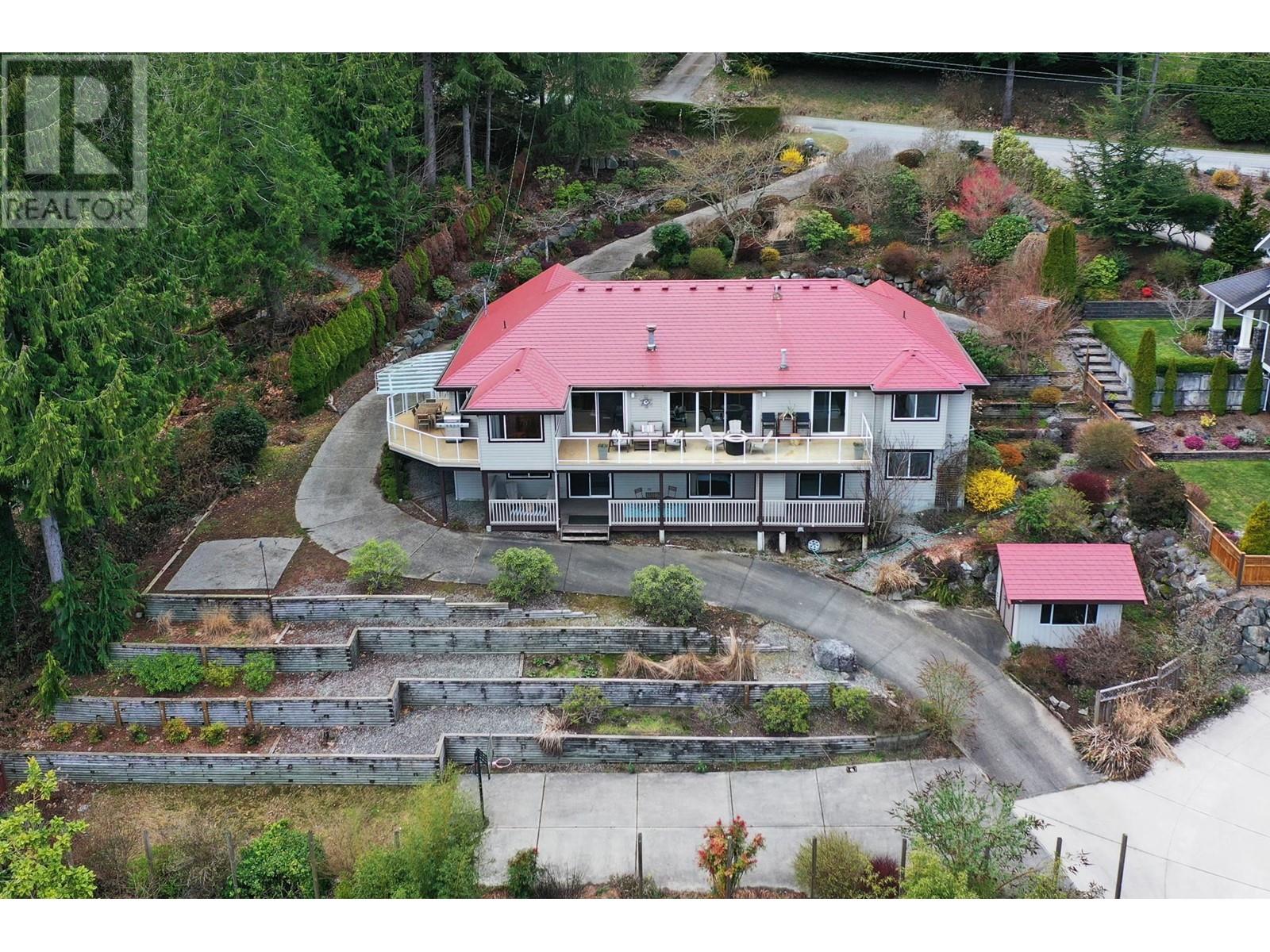 6274 FAIRWAY AVENUE, Sechelt