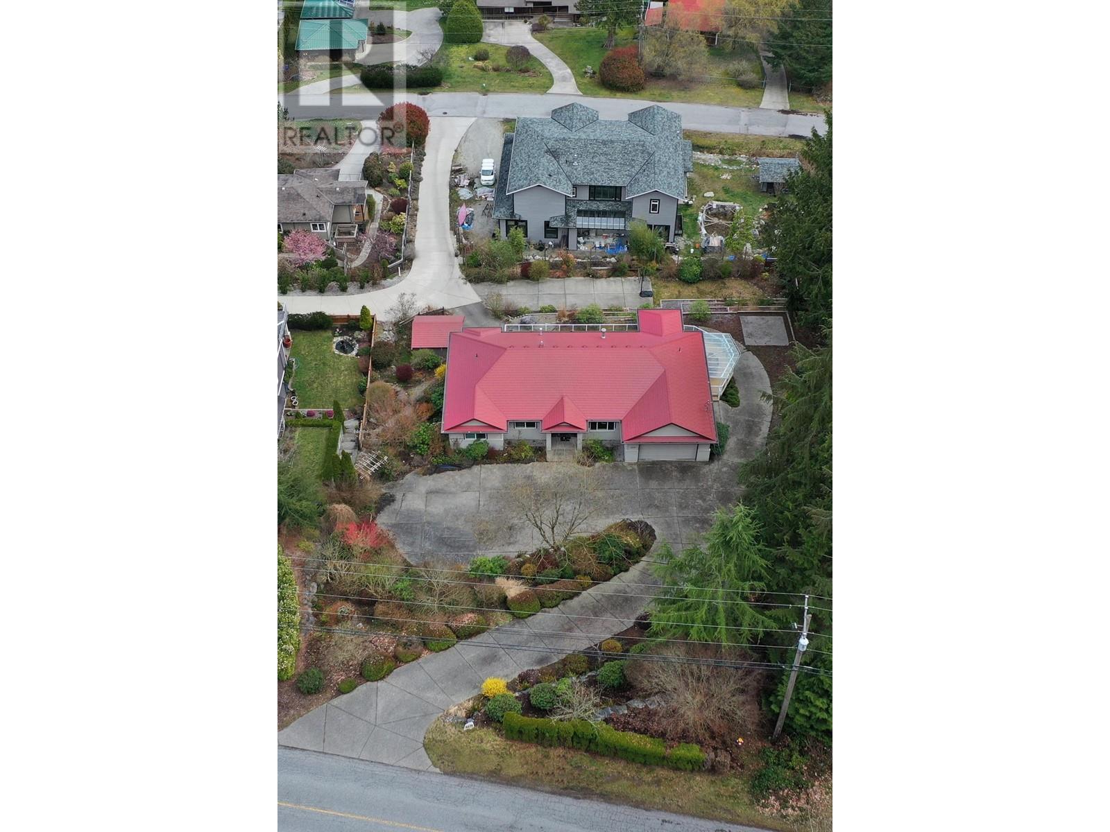 6274 FAIRWAY AVENUE, Sechelt