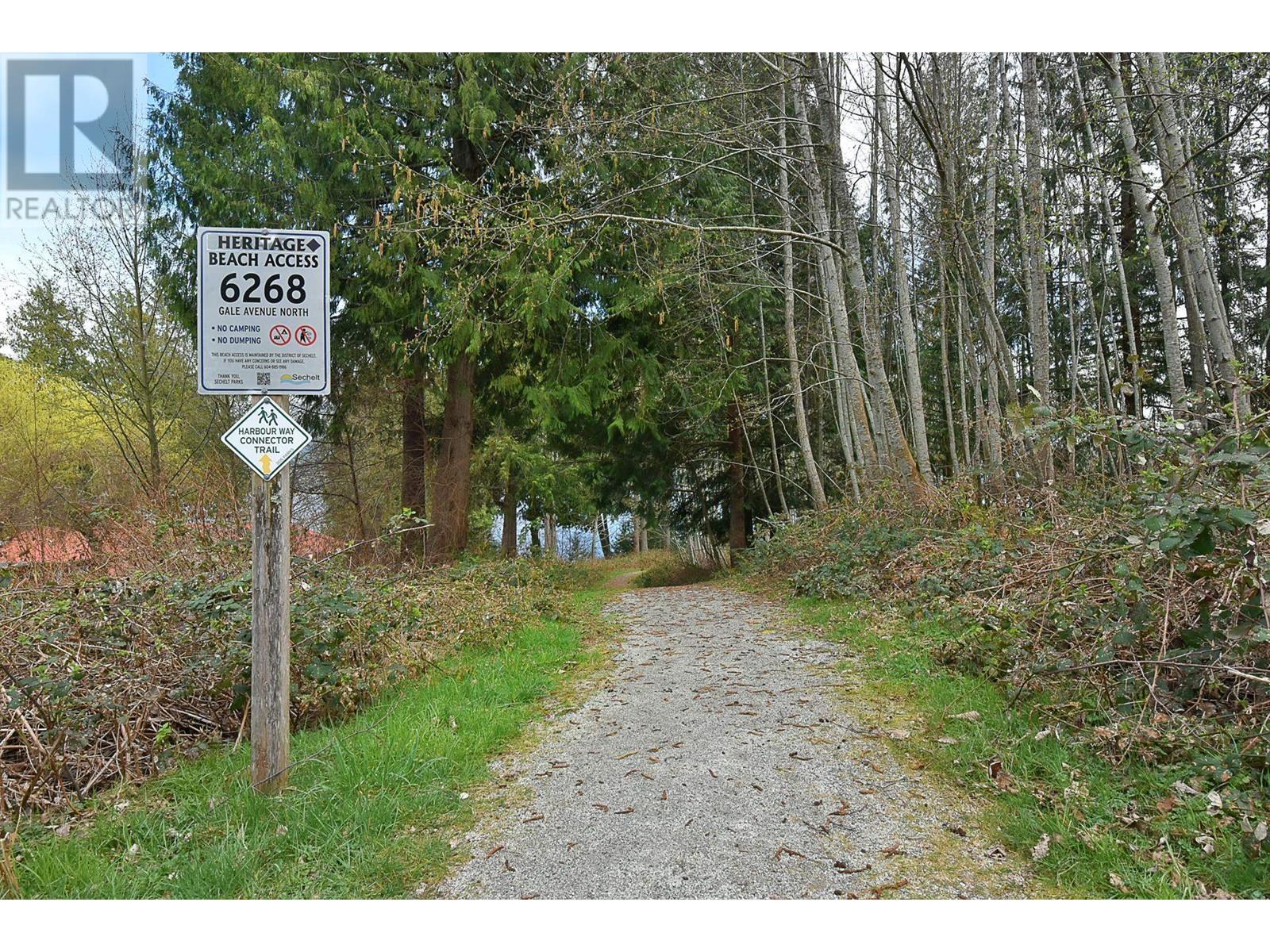 6274 FAIRWAY AVENUE, Sechelt
