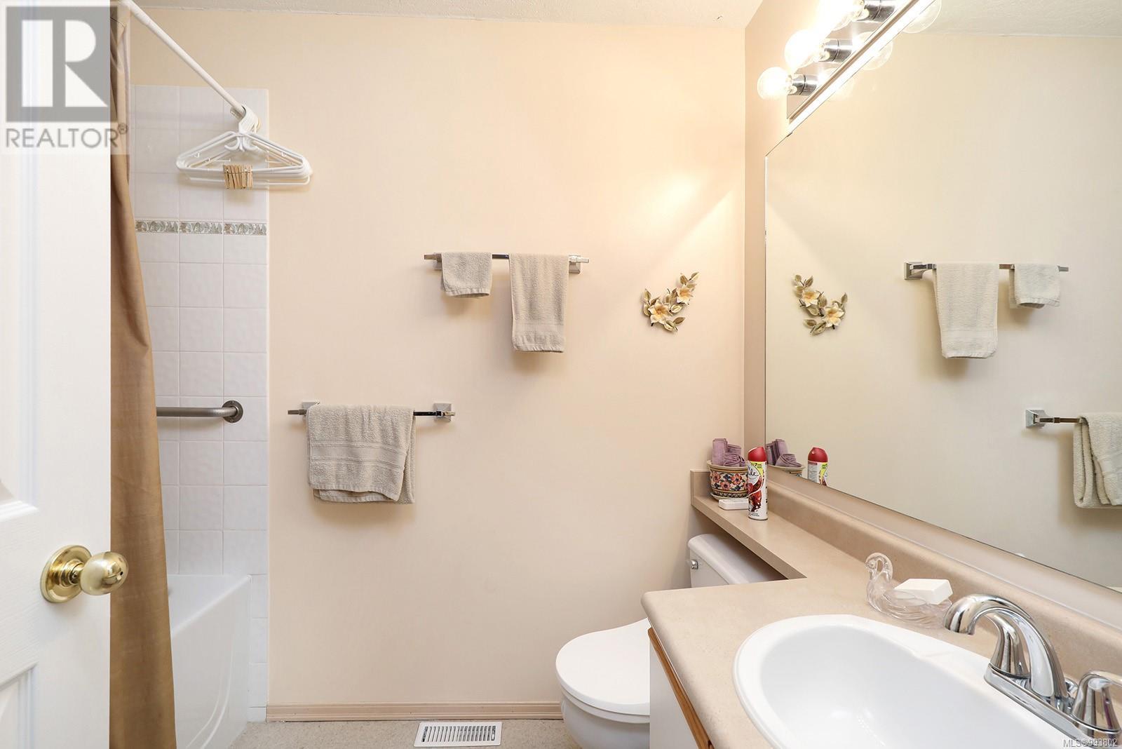3 1755 Willemar Ave, Courtenay real estate listing 993802