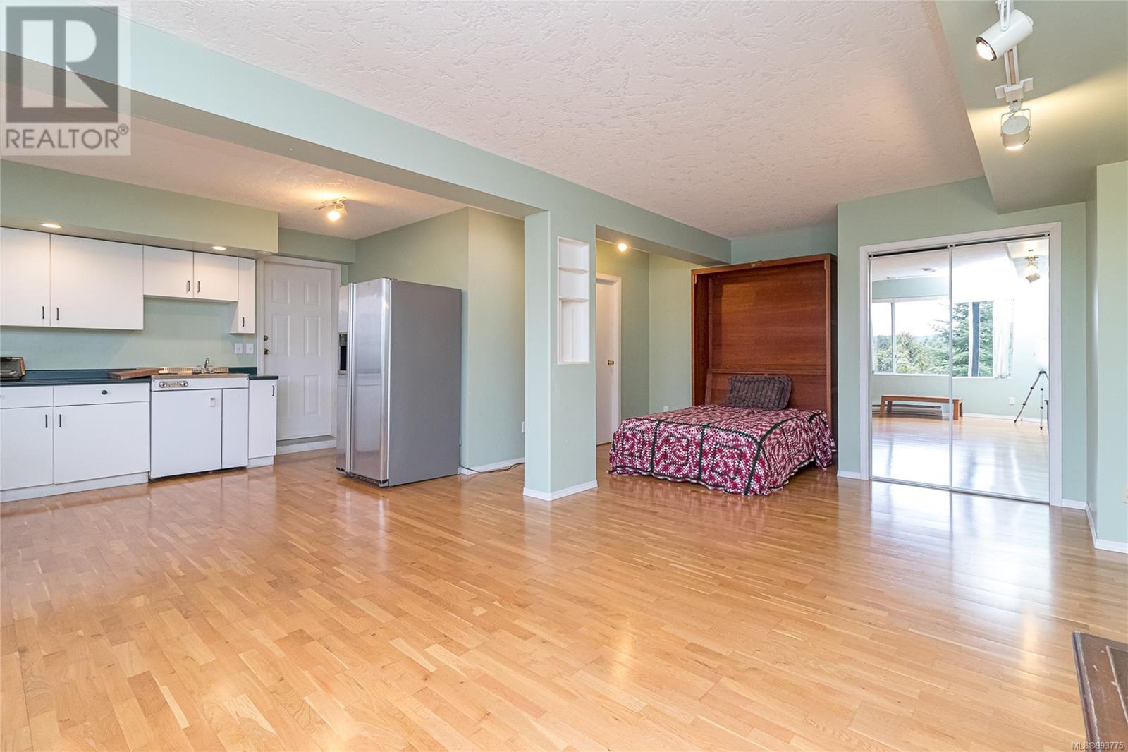  1319 Lands End Road, North Saanich