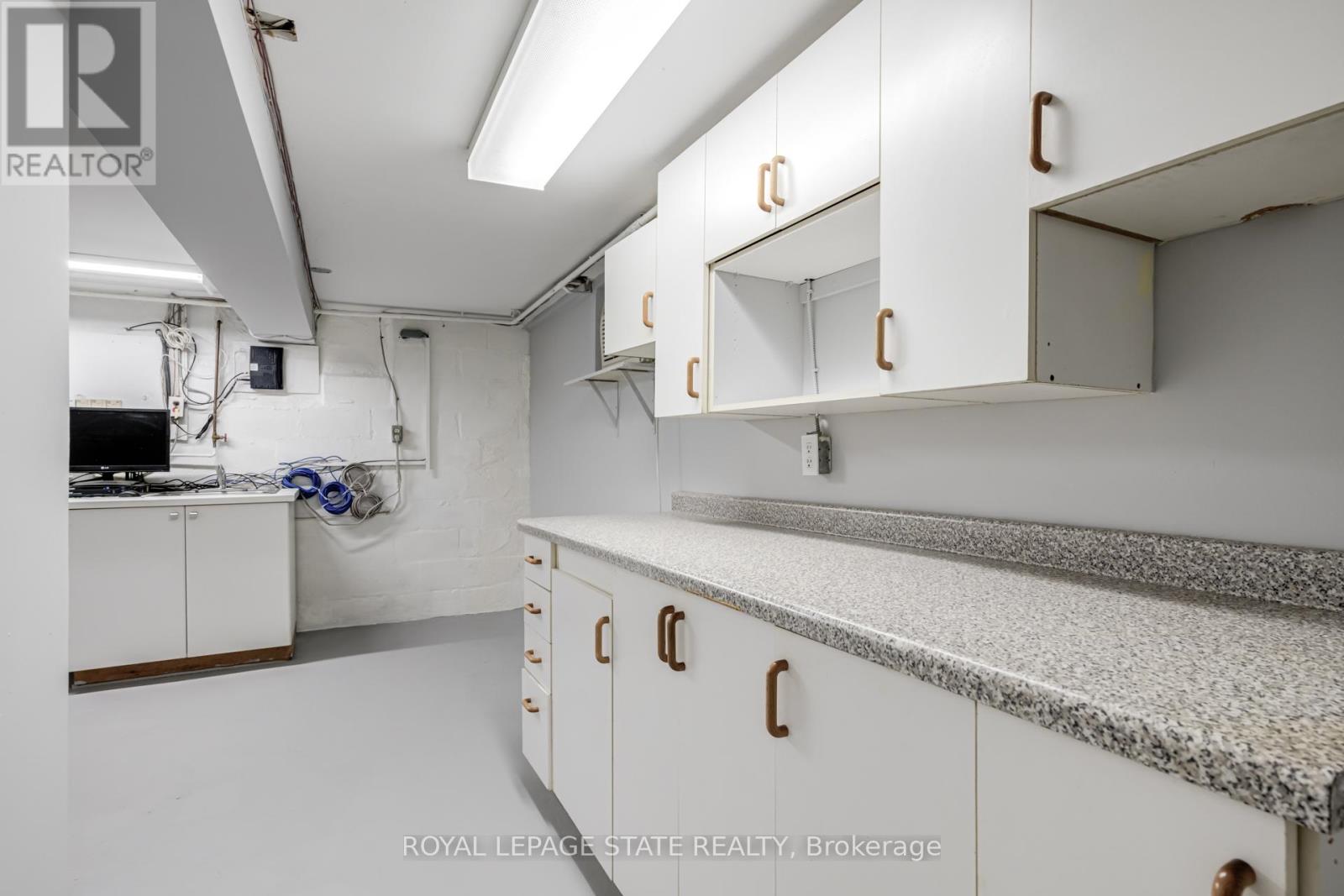 Photo 33 of 15 Empress Avenue, Hamilton ON