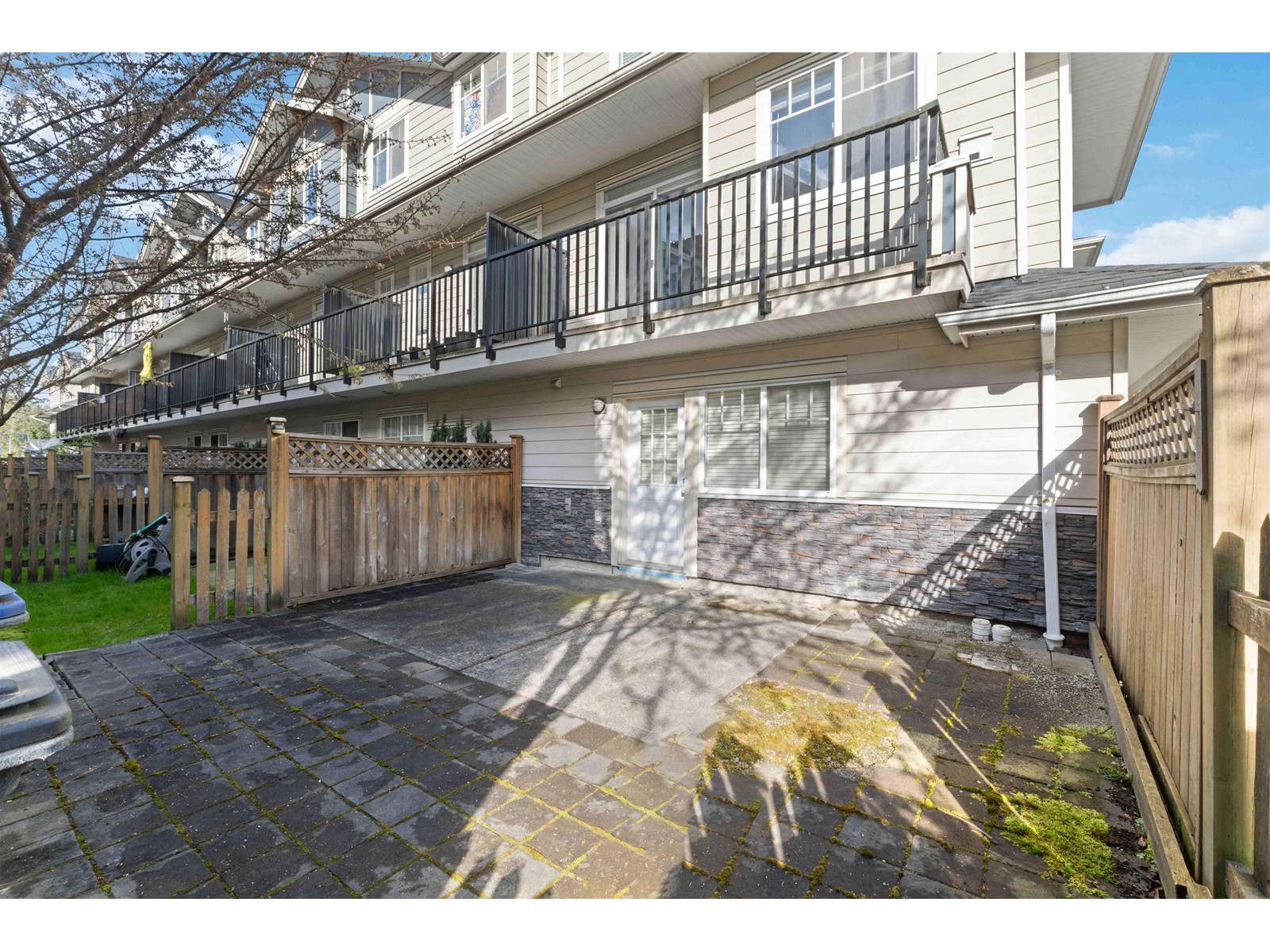 38 6383 140 STREET, Surrey