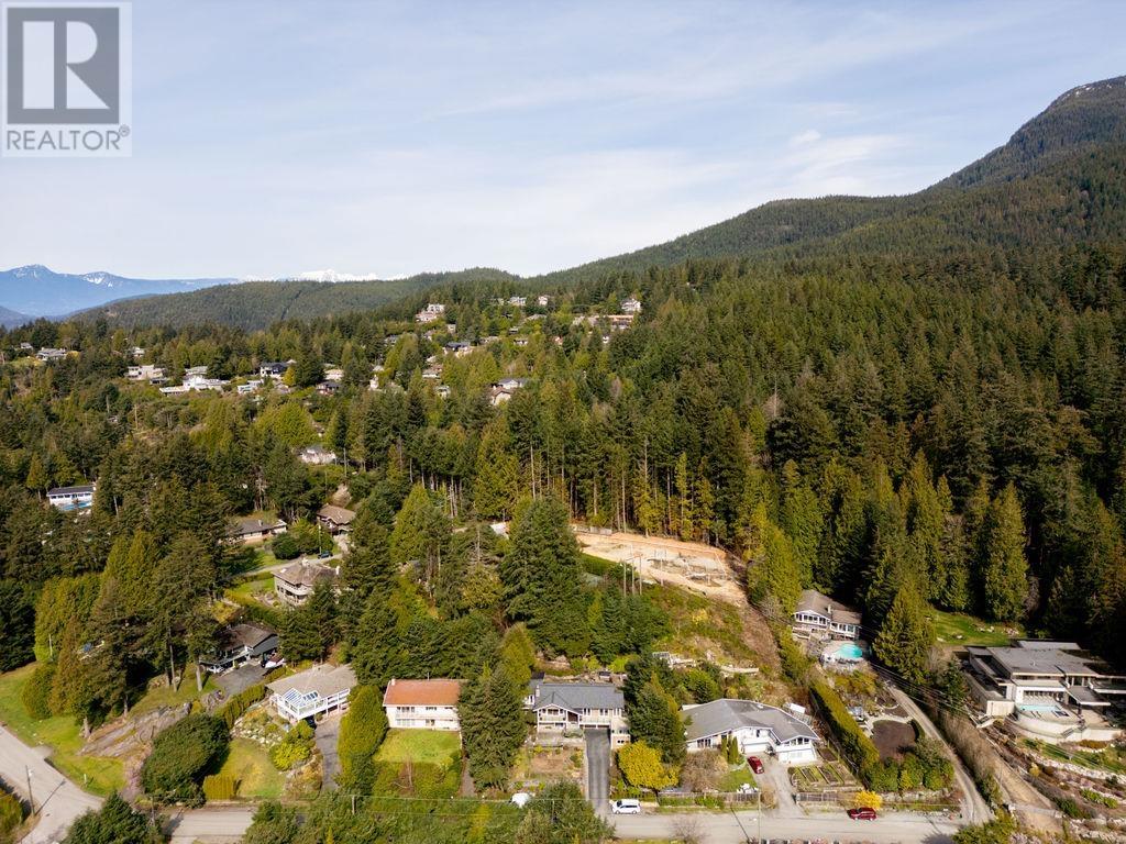 4412 WOODPARK ROAD, West Vancouver
