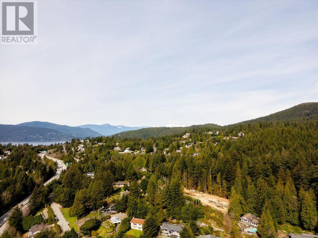 4412 WOODPARK ROAD, West Vancouver