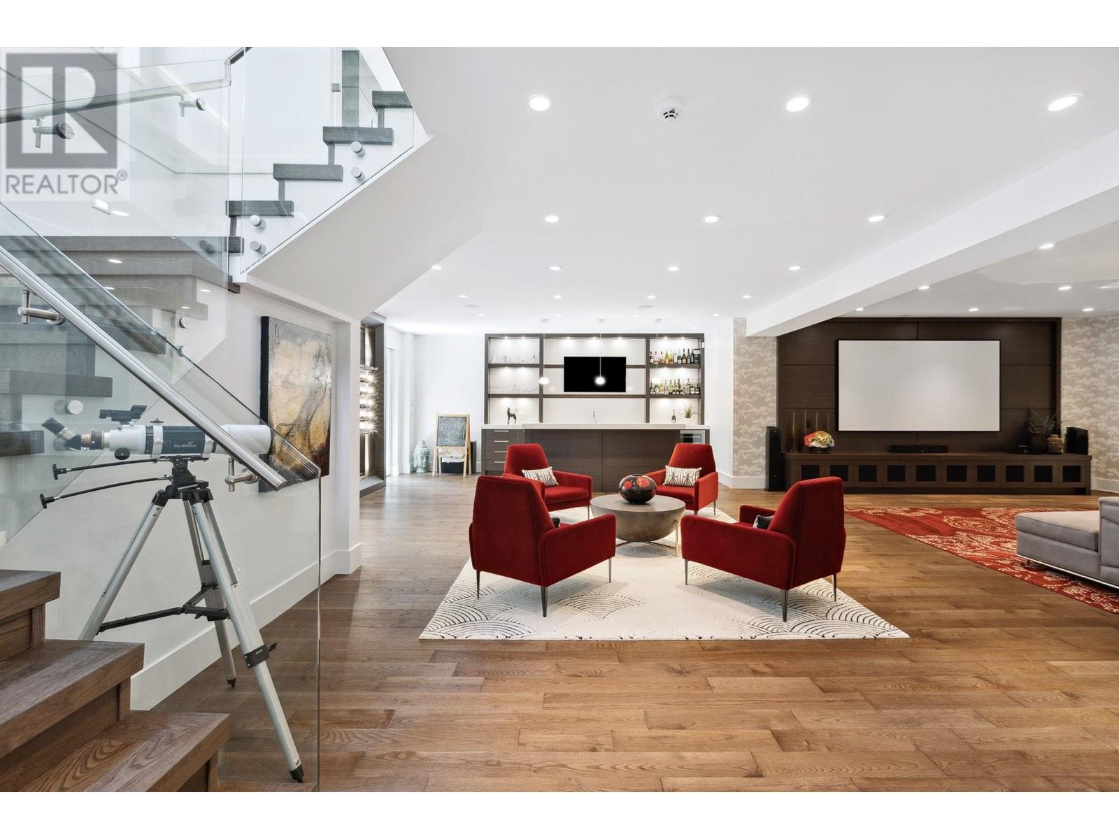 983 TUDOR AVENUE, North Vancouver
