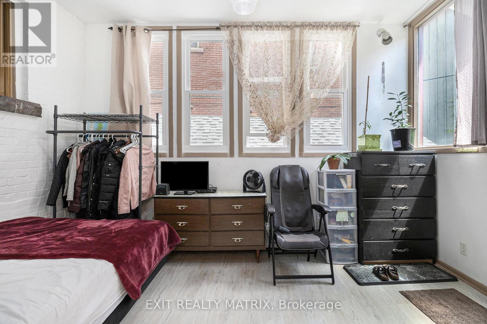 Photo 10 of 14 Somerset Street W, Ottawa ON