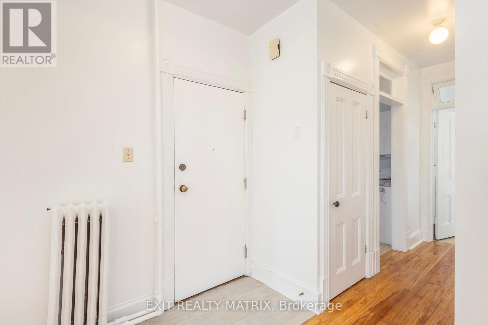 Photo 13 of 14 Somerset Street W, Ottawa ON