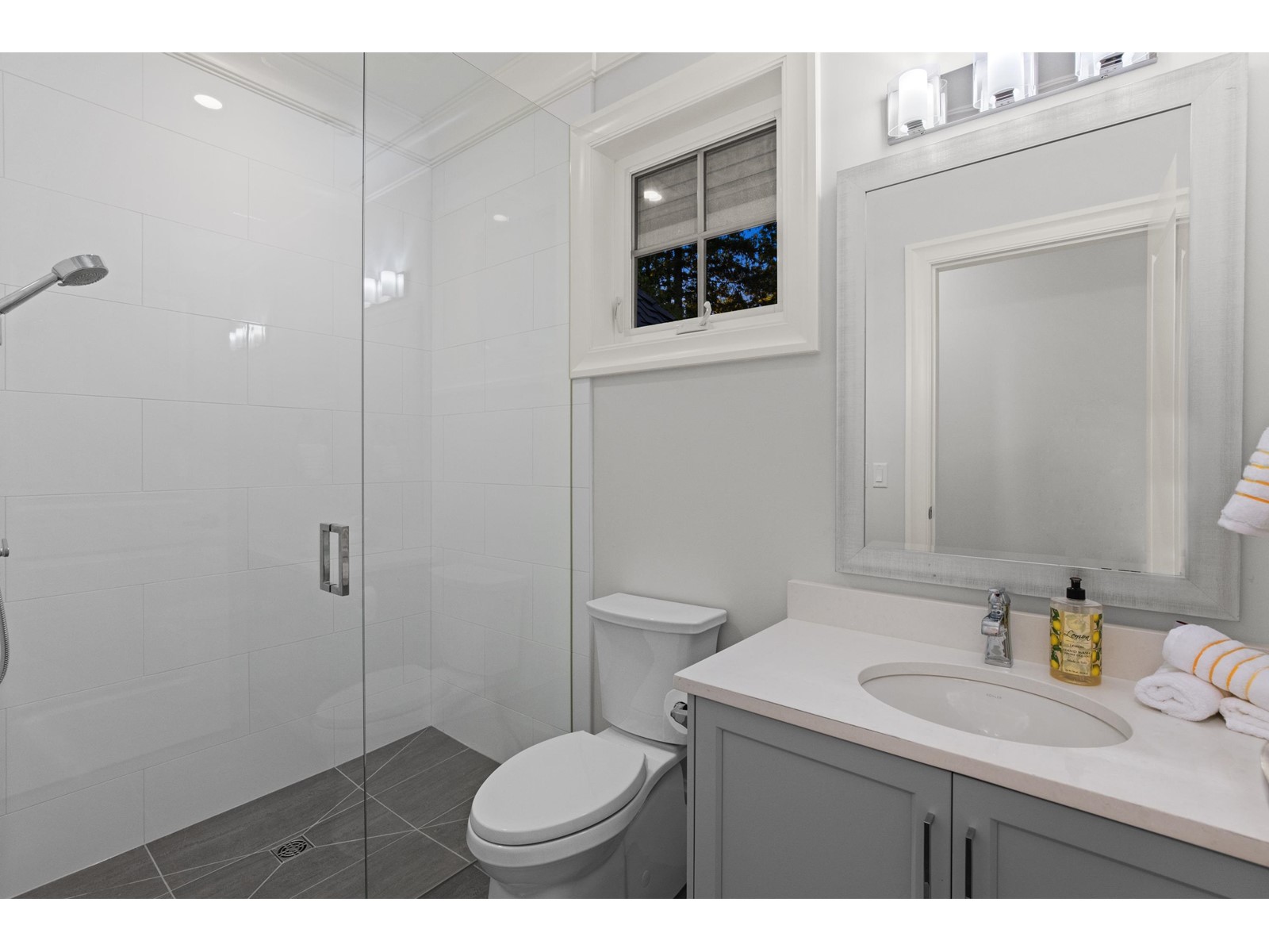 13832 32 AVENUE, Surrey