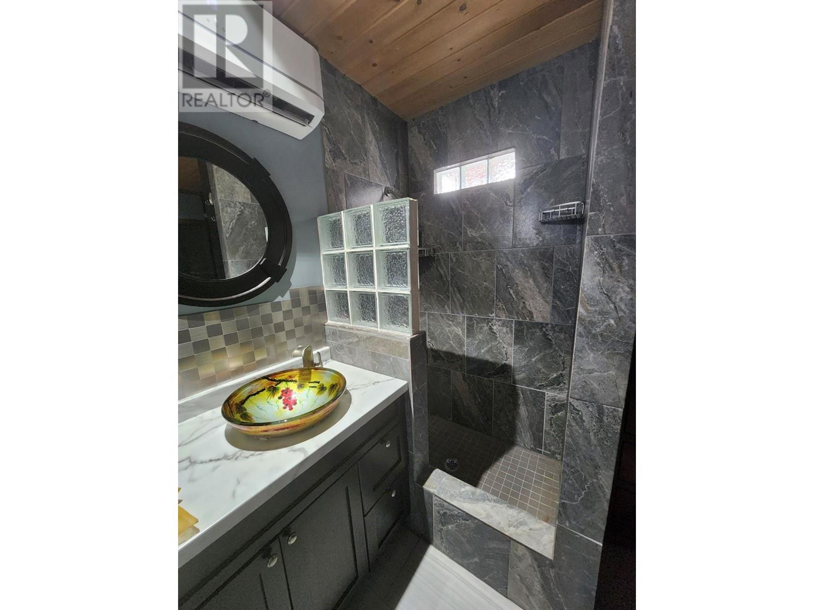 96 4354 Highway 3 Highway, Keremeos