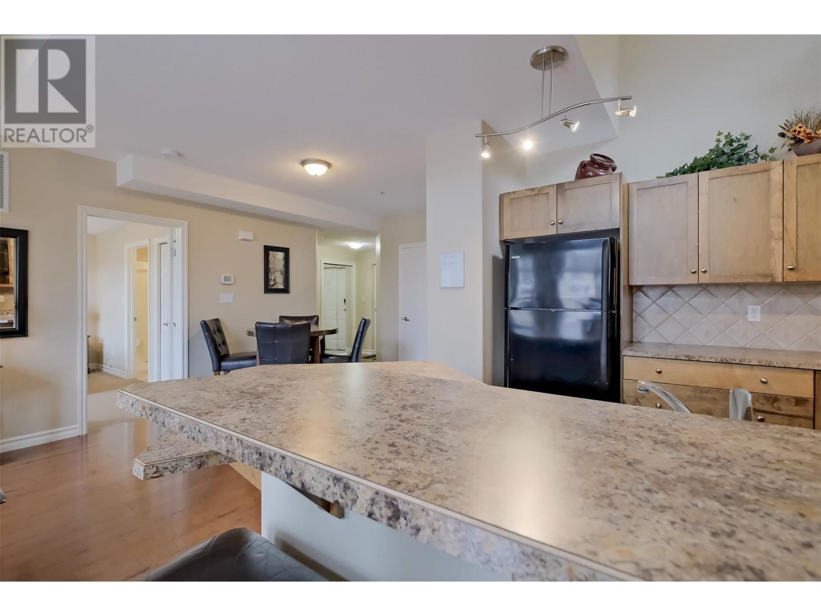 101 1128 Sunset Drive, Kelowna