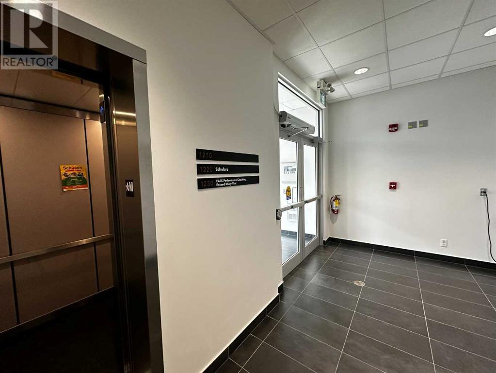 Photo 4 of 1210 11 Royal Vista Drive Nw, Calgary AB