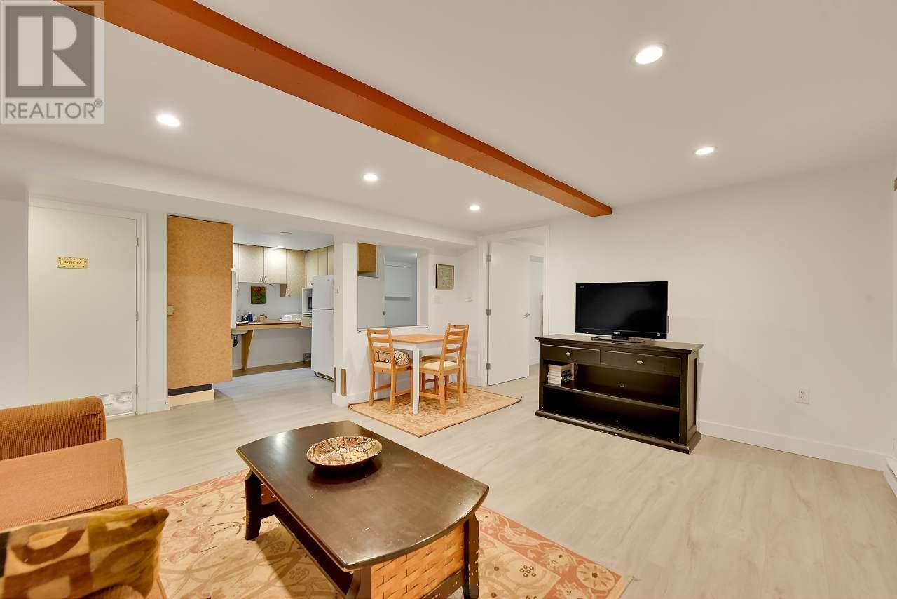 Photo 28 of 638 W 17th Avenue, Vancouver BC