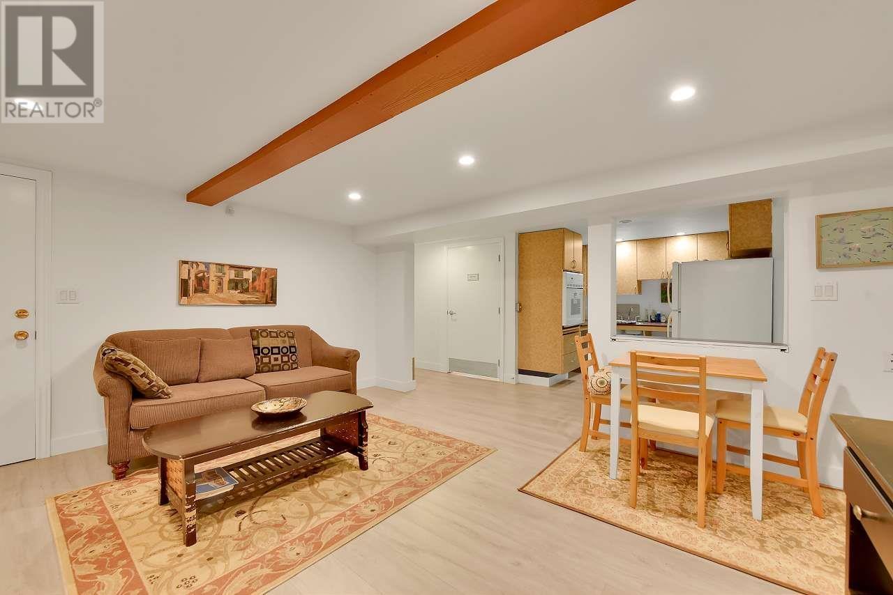 Photo 12 of 638 W 17th Avenue, Vancouver BC