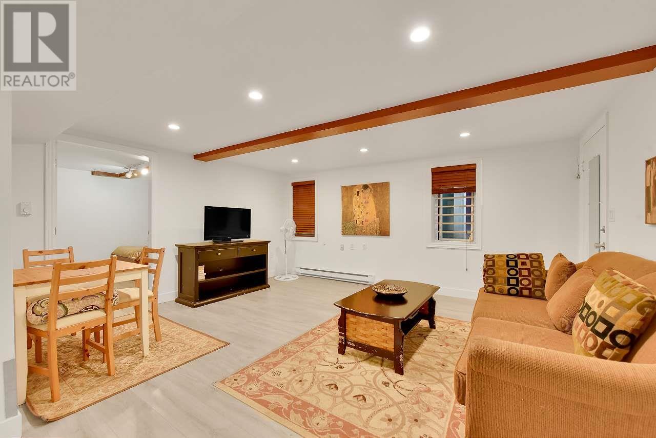 Photo 11 of 638 W 17th Avenue, Vancouver BC