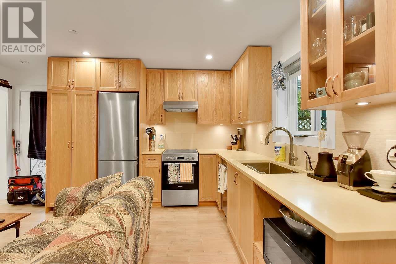 Photo 20 of 638 W 17th Avenue, Vancouver BC