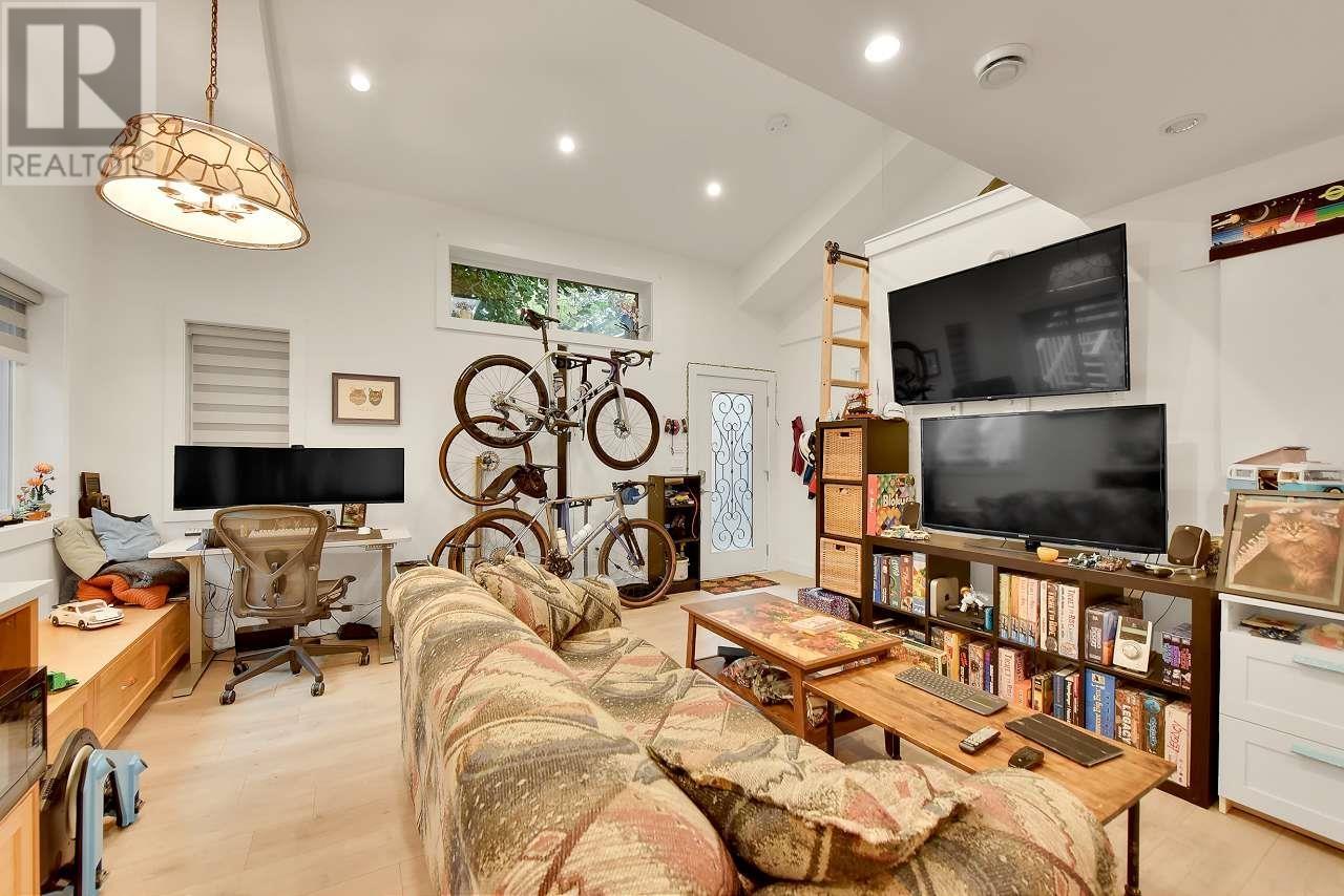 Photo 8 of 638 W 17th Avenue, Vancouver BC