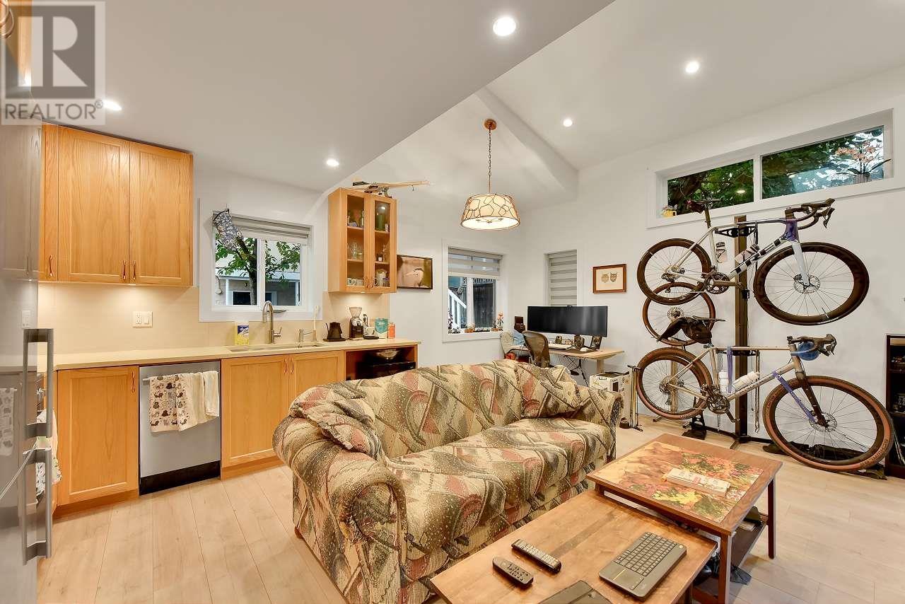 Photo 39 of 638 W 17th Avenue, Vancouver BC