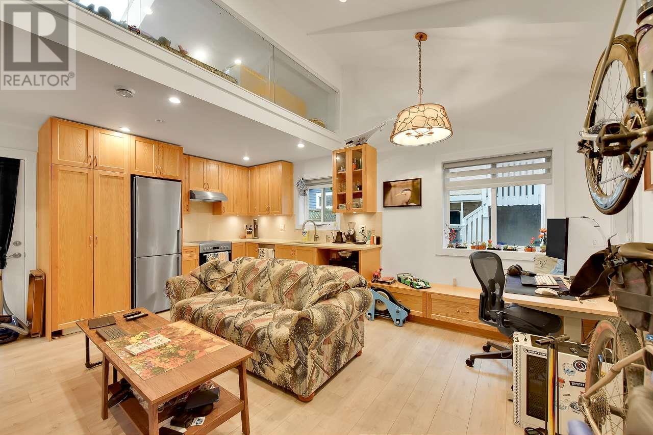 Photo 36 of 638 W 17th Avenue, Vancouver BC