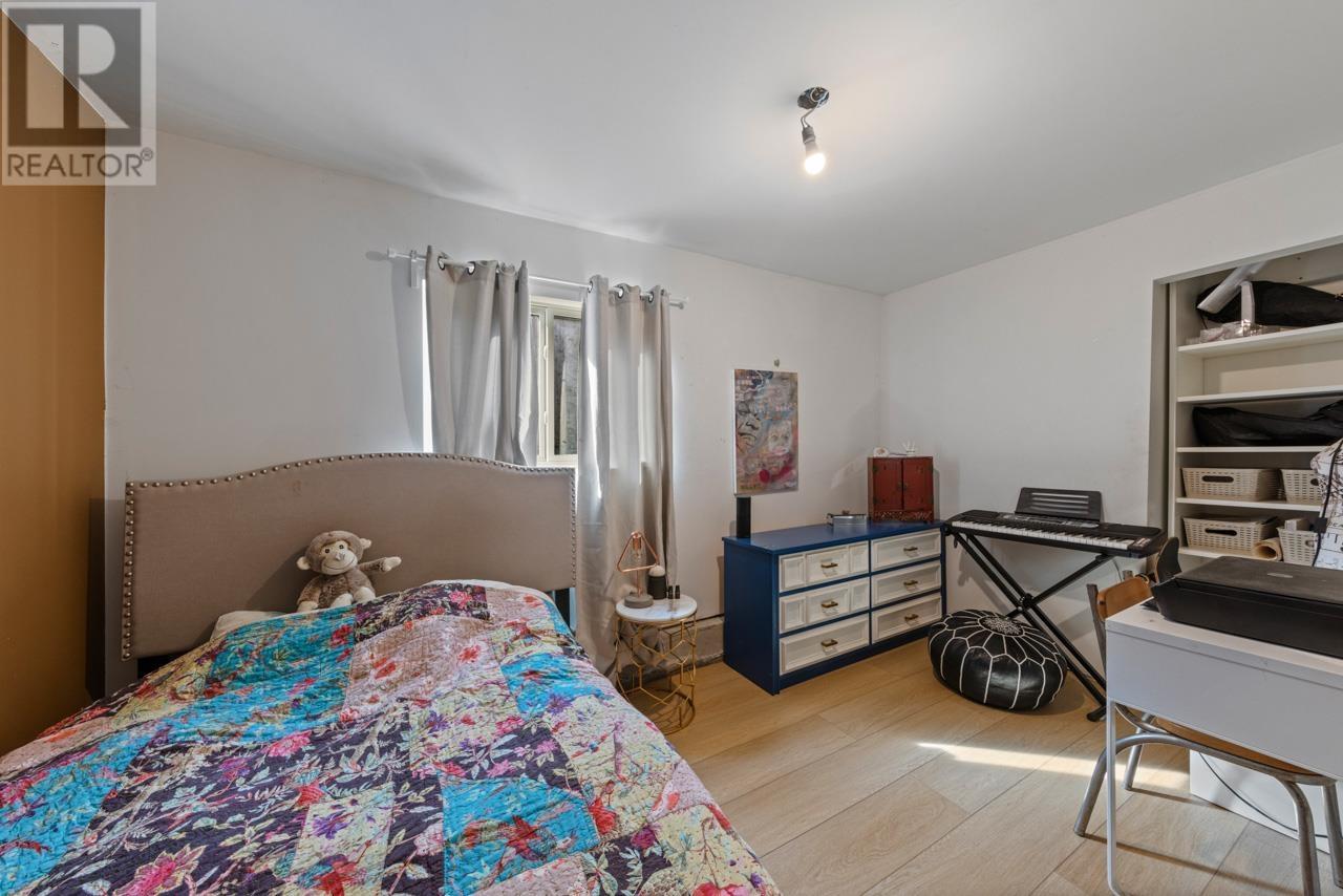 1110 DEEP COVE ROAD, North Vancouver