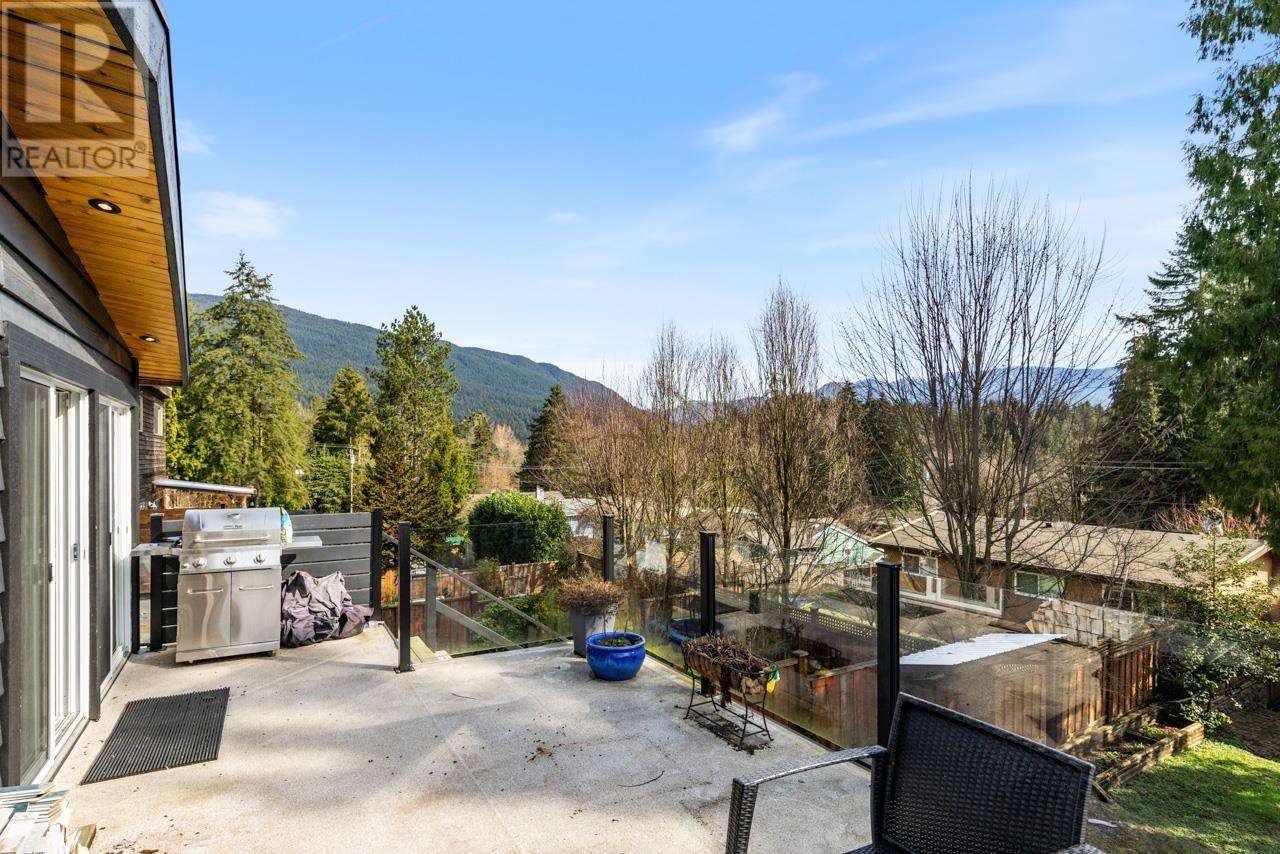 1110 DEEP COVE ROAD, North Vancouver