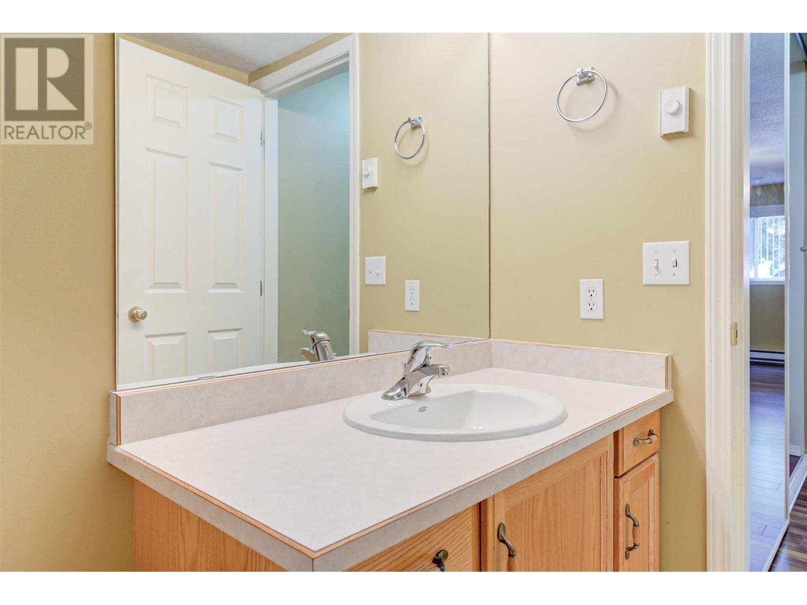 203 200 Hollywood Road, Kelowna