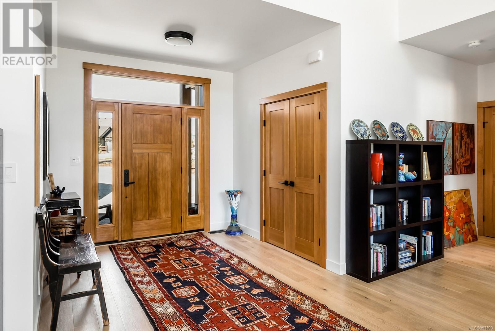 7260 Lakefront Dr, Lake Cowichan