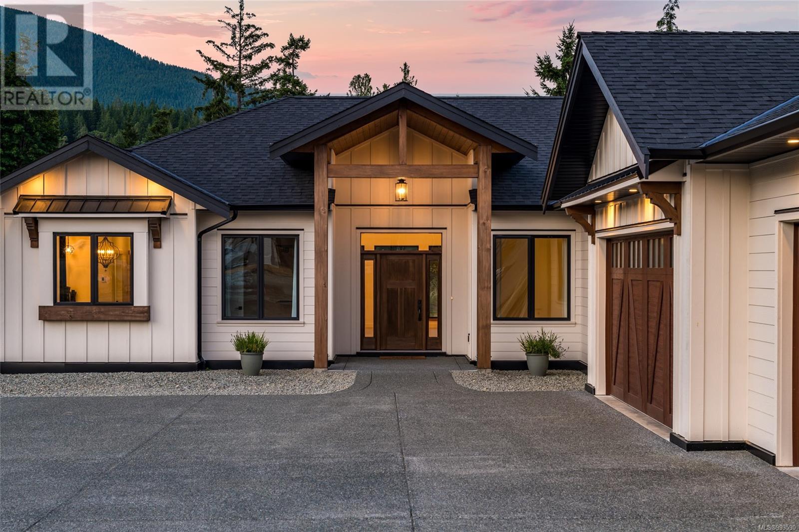 7260 Lakefront Dr, Lake Cowichan