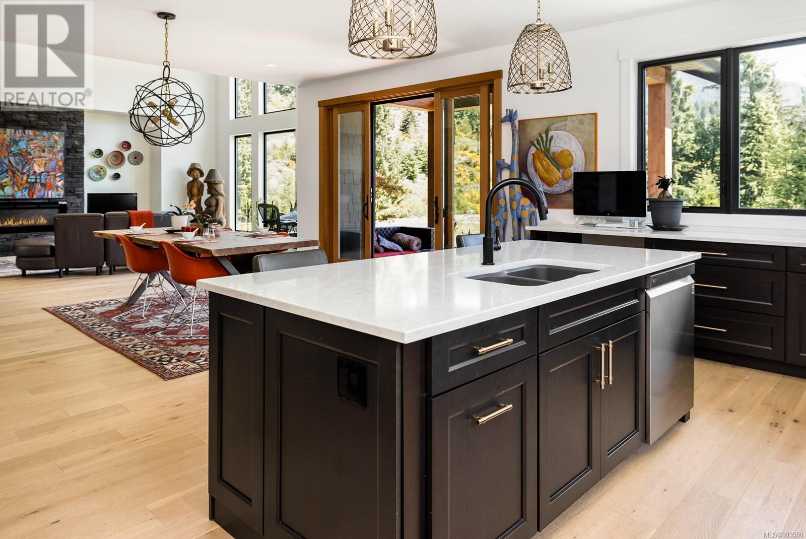 7260 Lakefront Dr, Lake Cowichan