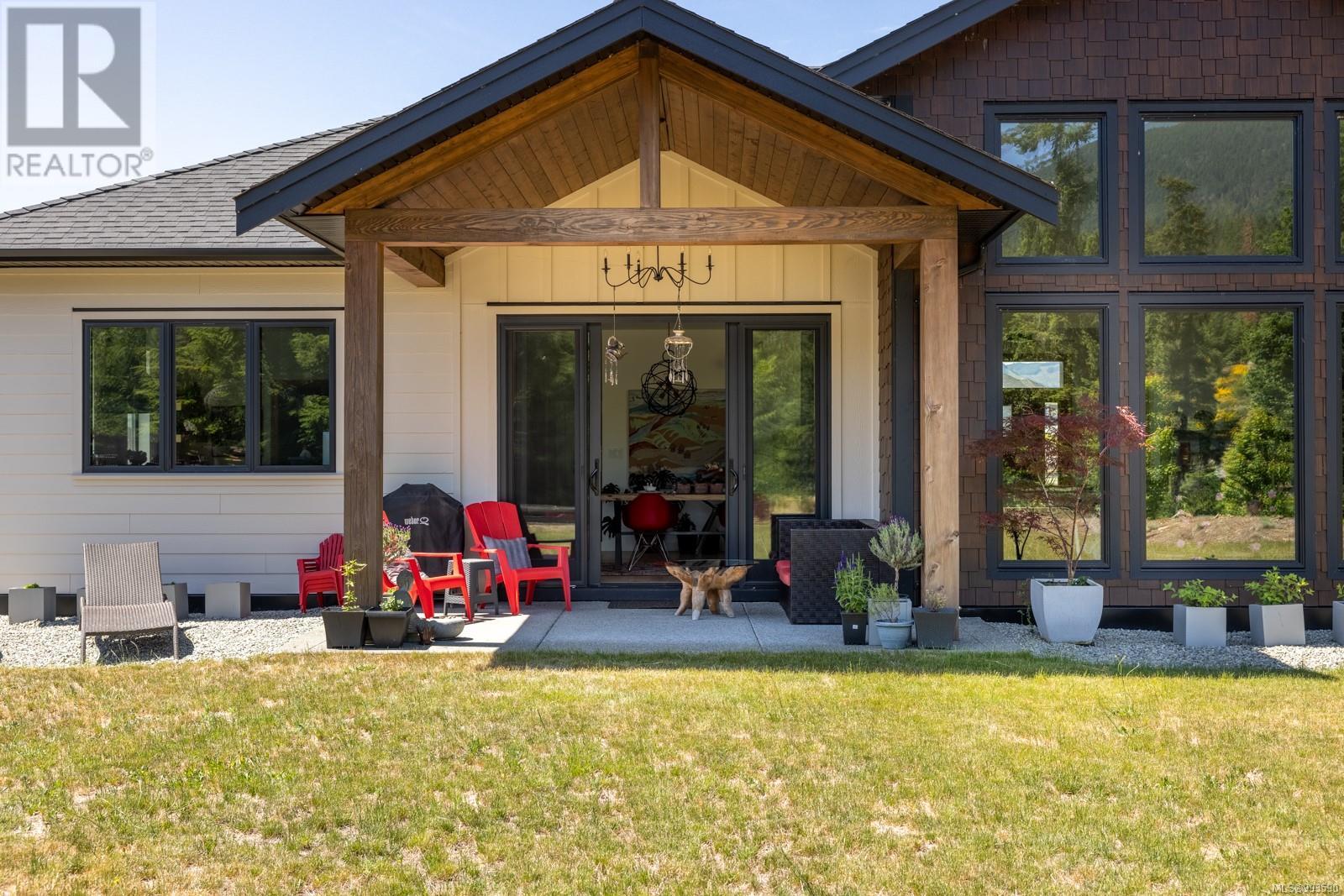 7260 Lakefront Dr, Lake Cowichan