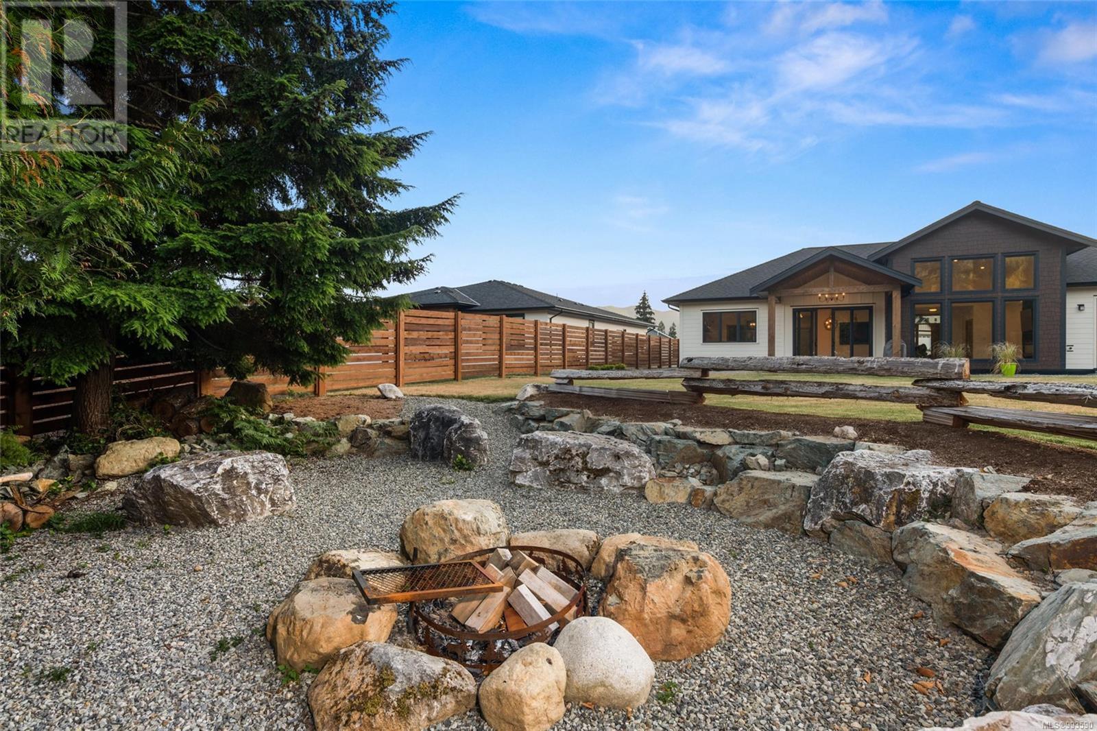 7260 Lakefront Dr, Lake Cowichan