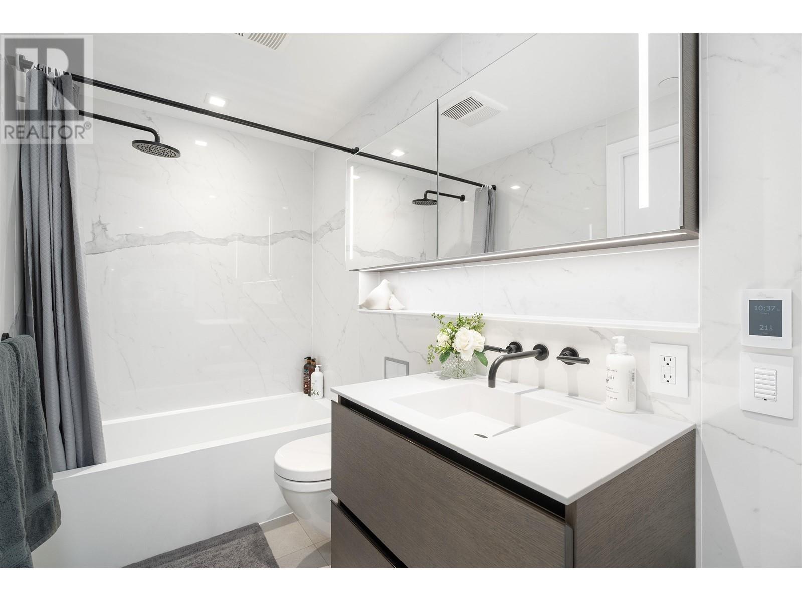 2105 620 CARDERO STREET, Vancouver real estate listing R2984863