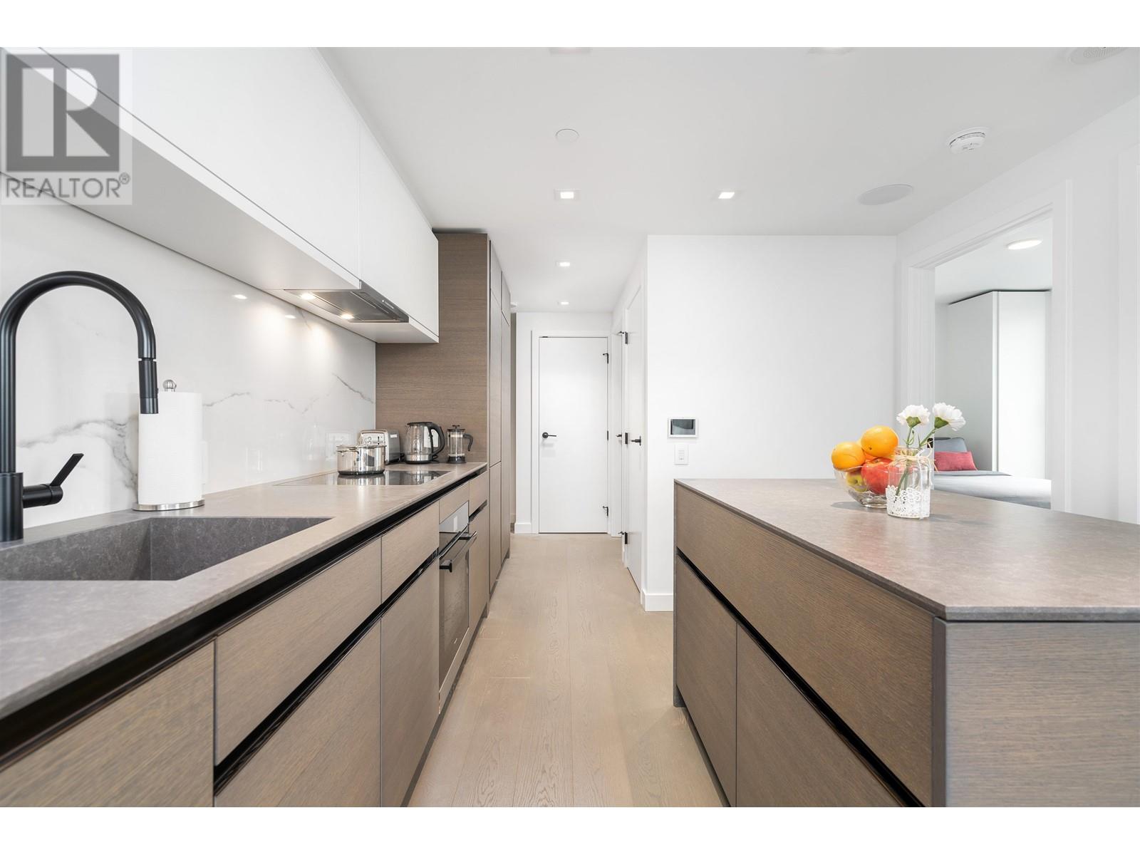 2105 620 CARDERO STREET, Vancouver real estate listing R2984863