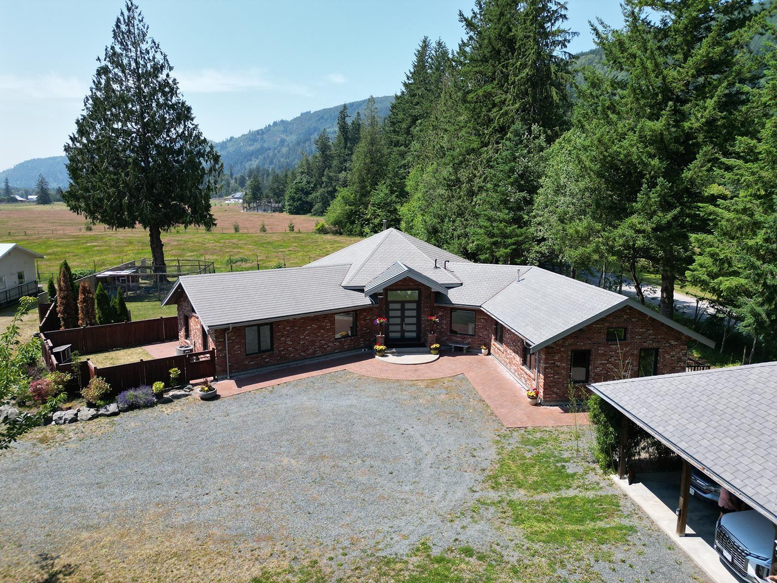 1185 COLUMBIA VALLEY ROAD, Columbia Valley, Columbia Valley