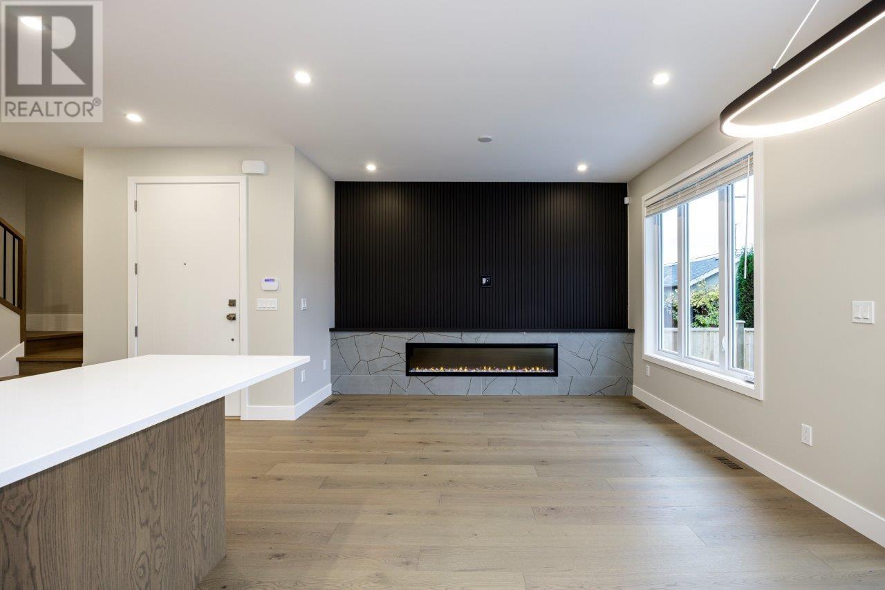 336 E 17TH STREET, North Vancouver